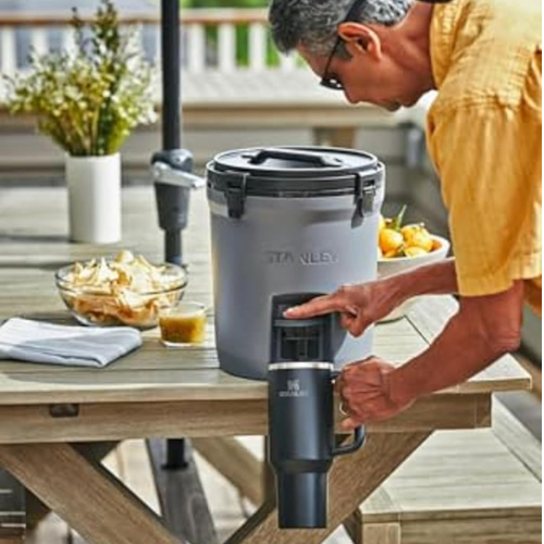 Stanley Quencher H2.0 Tumbler 40oz – Insulated Stainless Steel with Handle & Straw (Black)